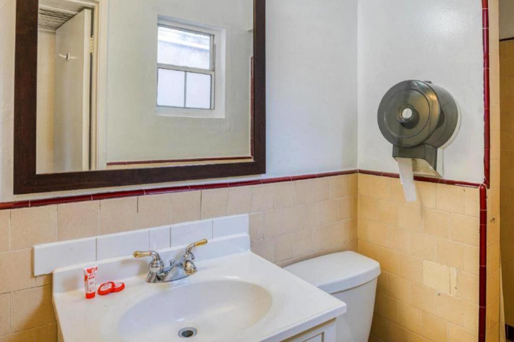 Oyo Gateway Motel Las Vegas North Strip/Fremont St. Area المظهر الخارجي الصورة
